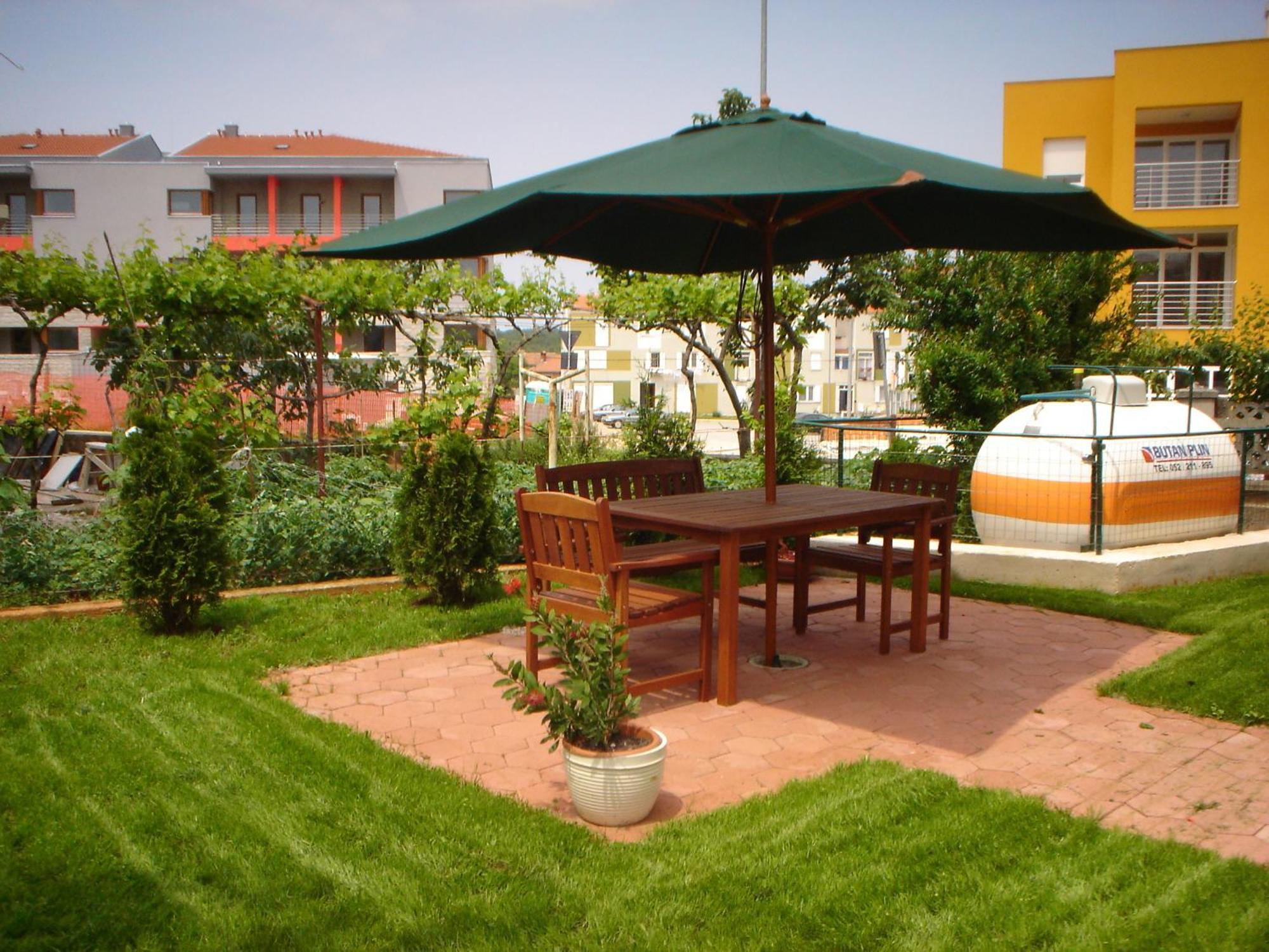Family Apartments Suzi Rovinj Exterior photo